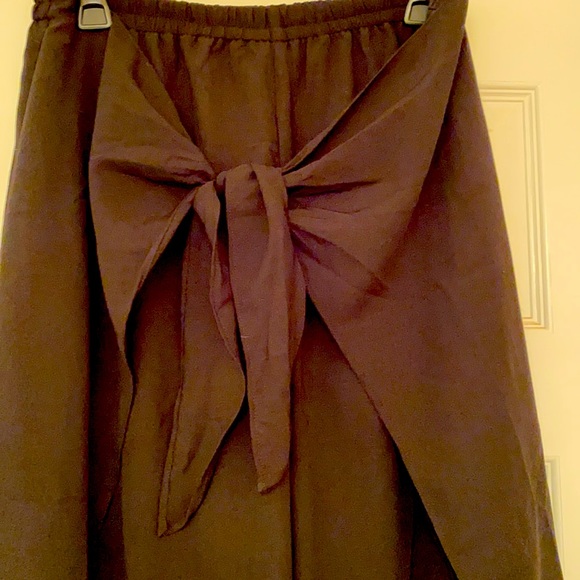 Split Leg Crop Pant - Picture 5 of 7